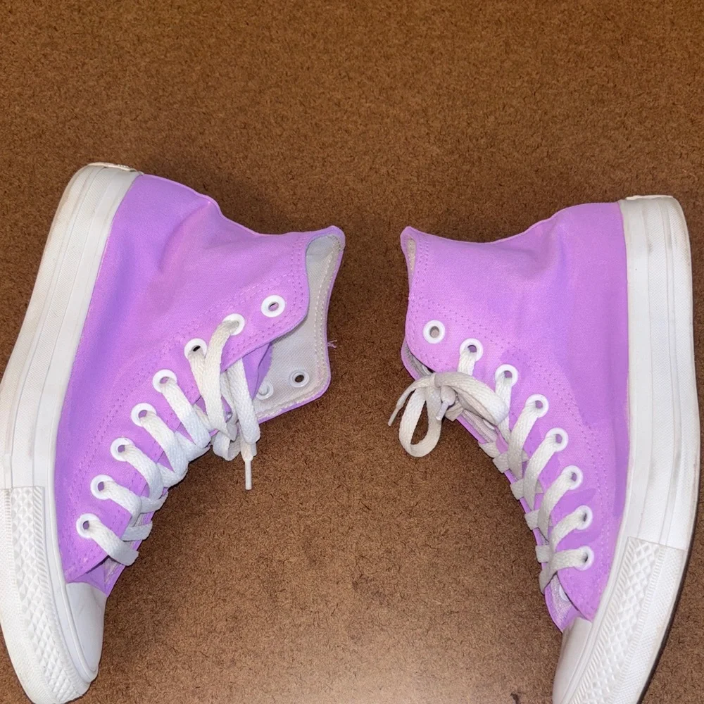 Custom painted Converse Purple lilac High-Top Sneakers Women’s 8.5 men’s 6.5